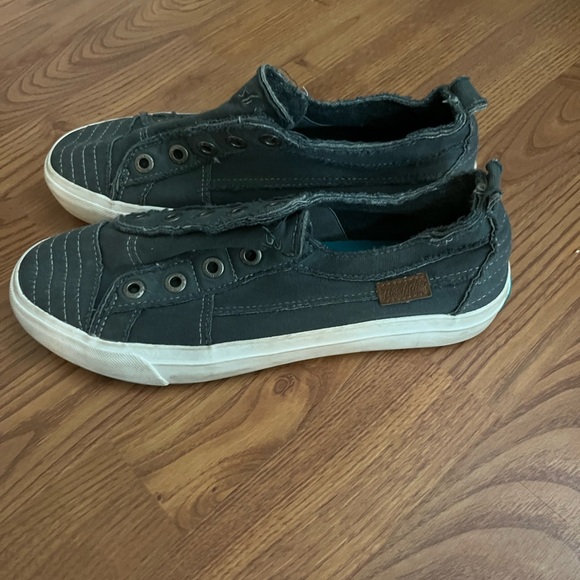 Blowfish Women’s Slip-On Sneakers Casual Style - Blue - Picture 2 of 6